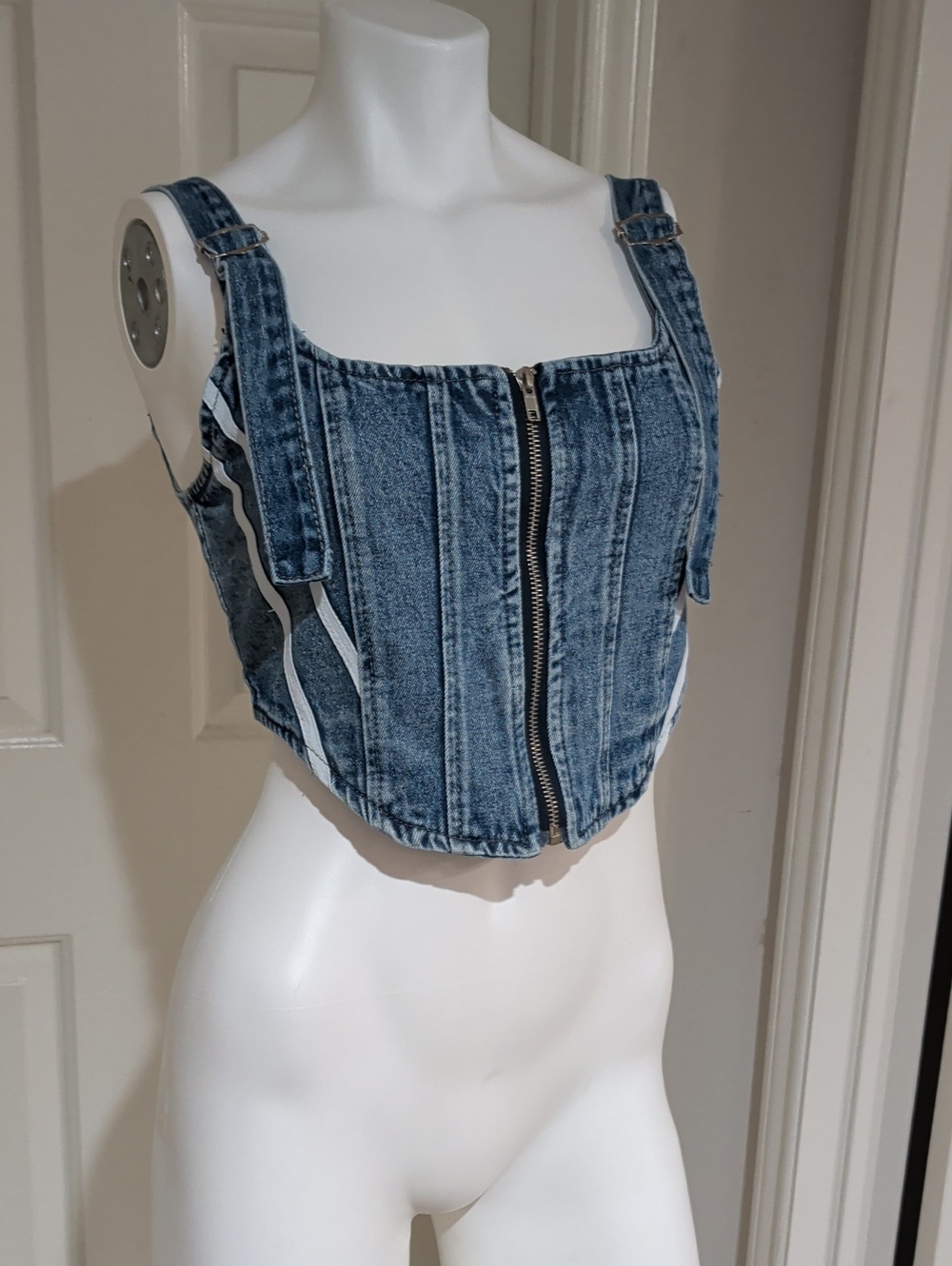 Micas Blue Denim Zip-Front Cropped Tank Top Adjustable Buckle Straps Women's M